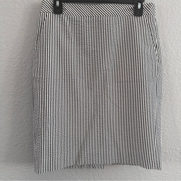 J. Crew Dresses & Skirts - J.Crew Striped Seersucker Pencil Skirt Size 4